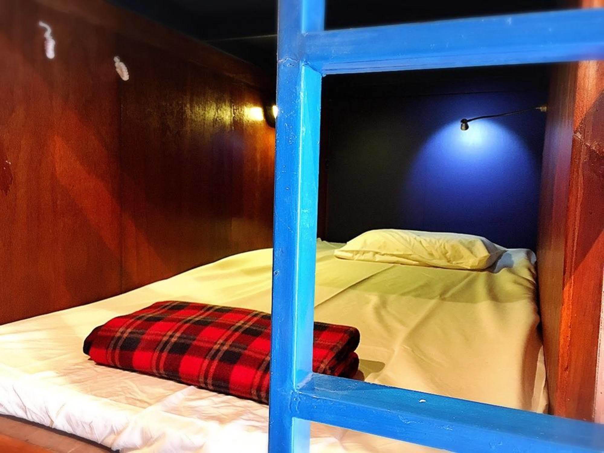 Wire Hostel Patong Exterior photo